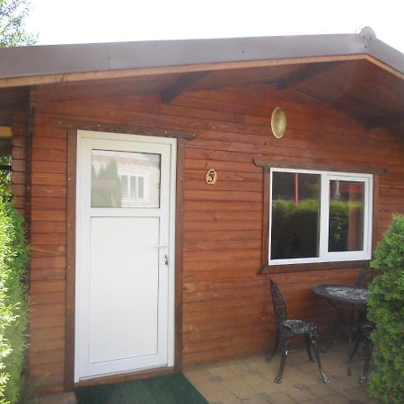 Pension, Camping & Biker Station Zur Deutschen Eiche Ciocanesti 외부 사진