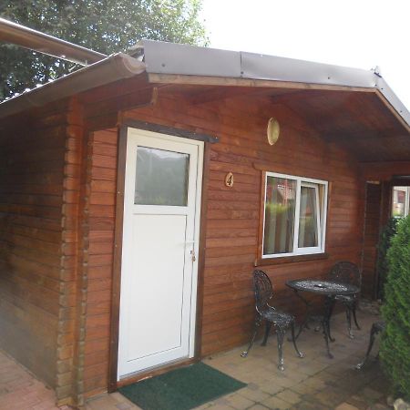 Pension, Camping & Biker Station Zur Deutschen Eiche Ciocanesti 외부 사진