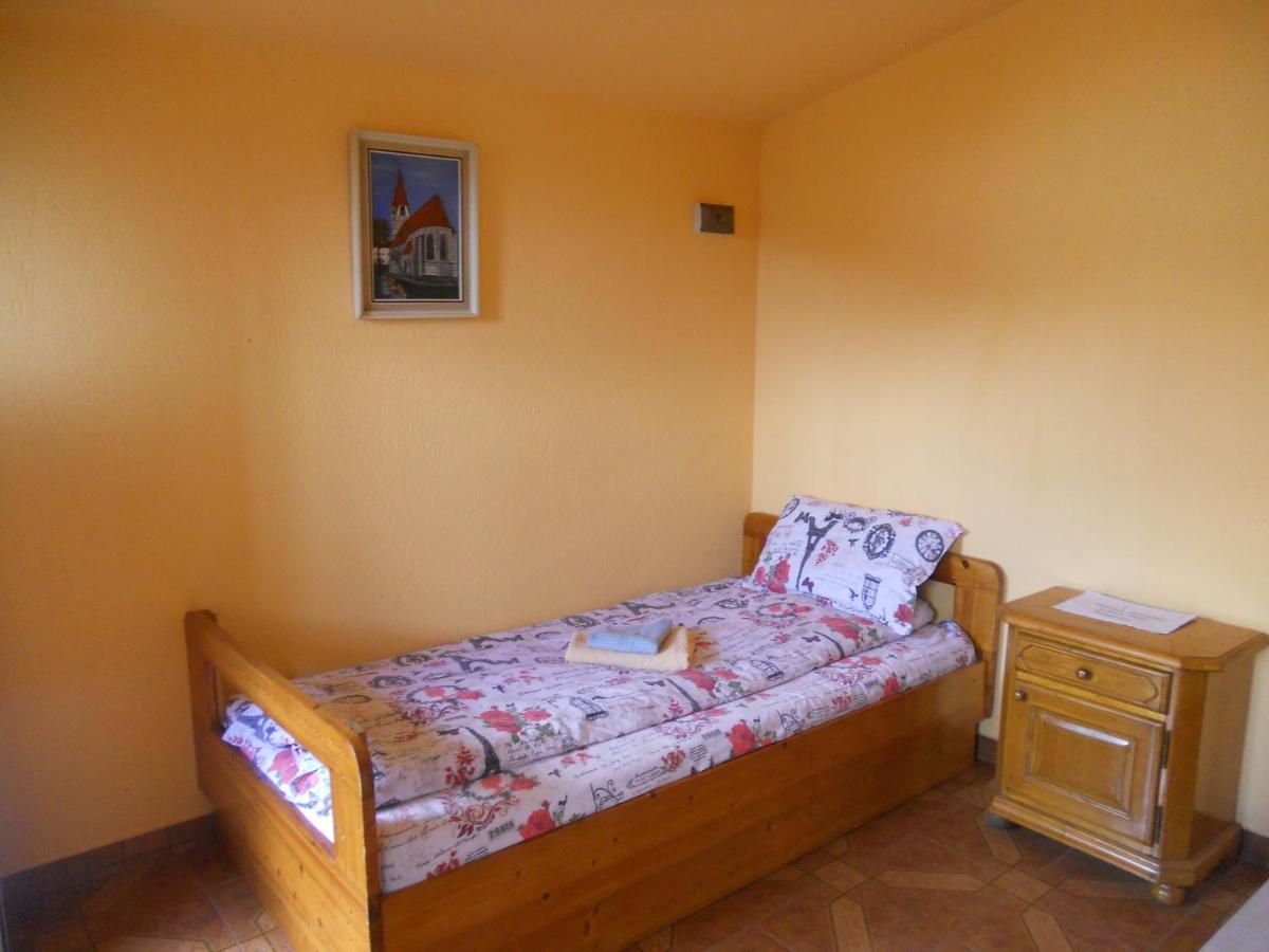 Pension, Camping & Biker Station Zur Deutschen Eiche Ciocanesti 외부 사진