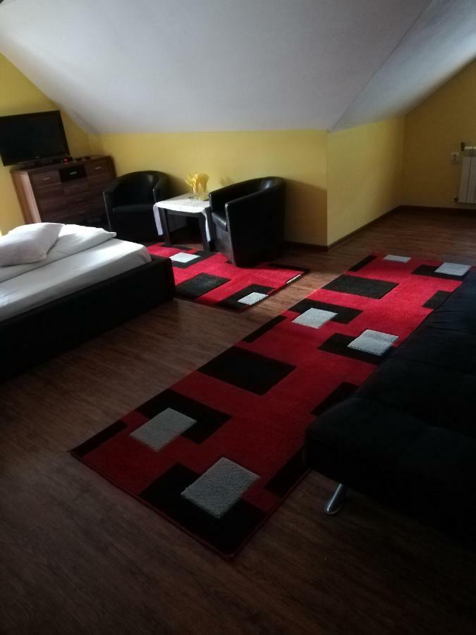 Pension, Camping & Biker Station Zur Deutschen Eiche Ciocanesti 외부 사진